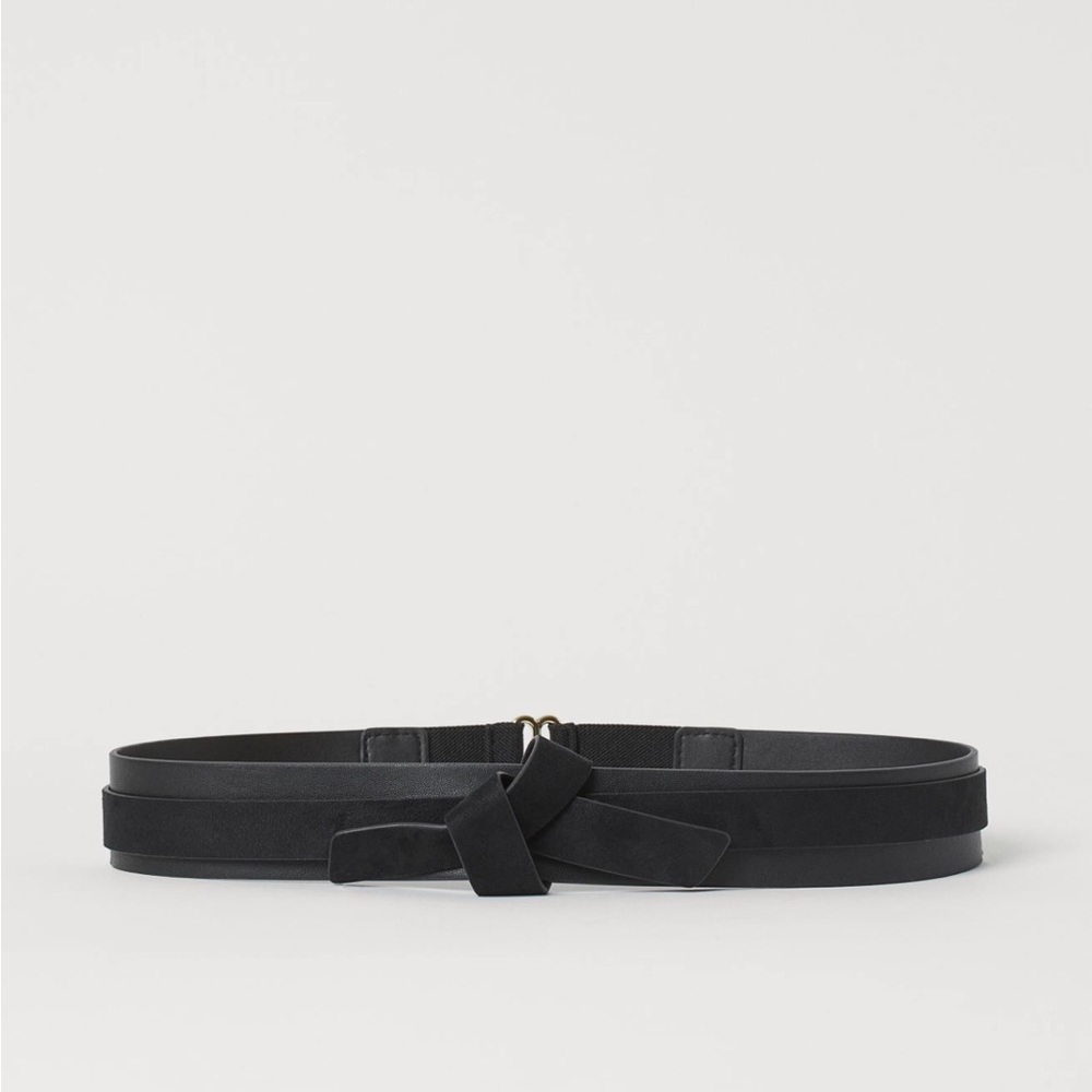 H&M NWT belt. Size M. Vegan leather.